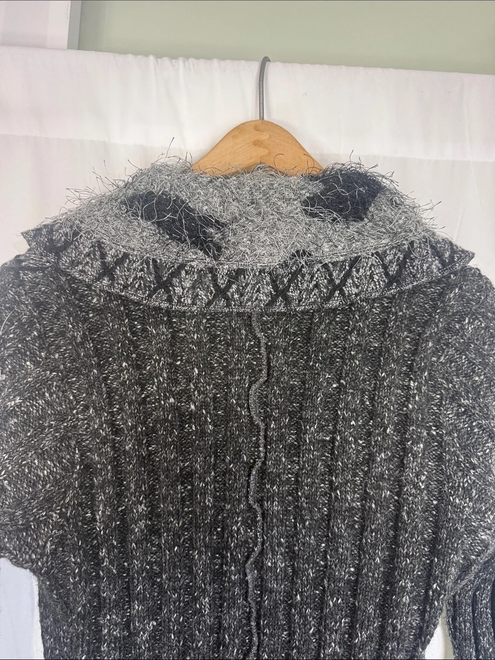 LIQUID BY SIONI BLACK GRAY FAUX FUR TRIM CARDIGAN SIZE M